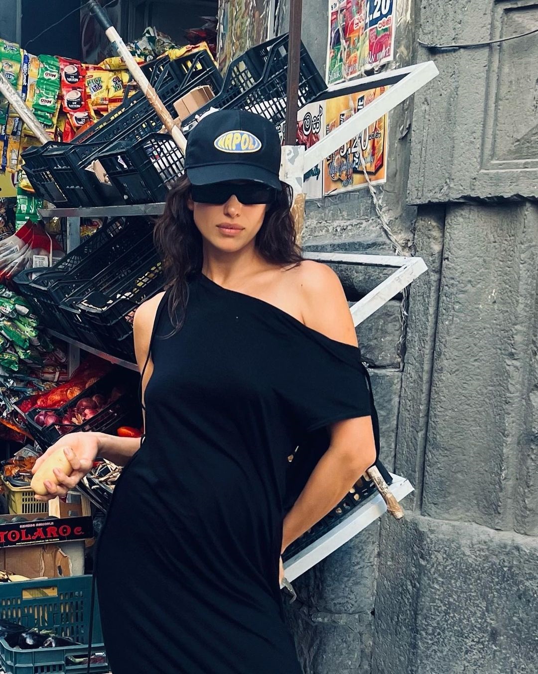 Ирина Шейк пришла на модный показ с подбитым глазом, а её бойфренда Тома Брэди заметили на свиданиях с другими девушками. Топ горячих образов Ирины Шейк за последний месяц